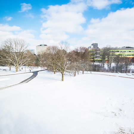 Апарт отель United College Ватерлоо Экстерьер фото